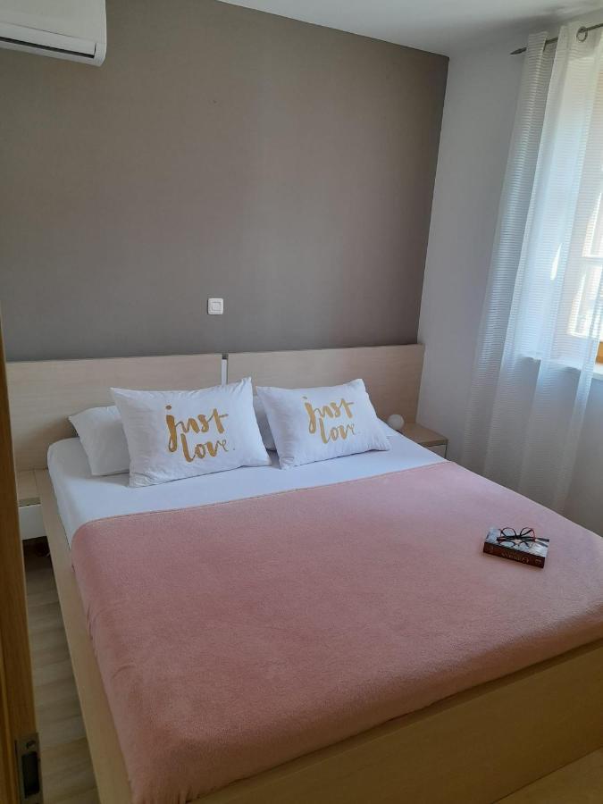 Appartamento Four Seasons Zara Esterno foto